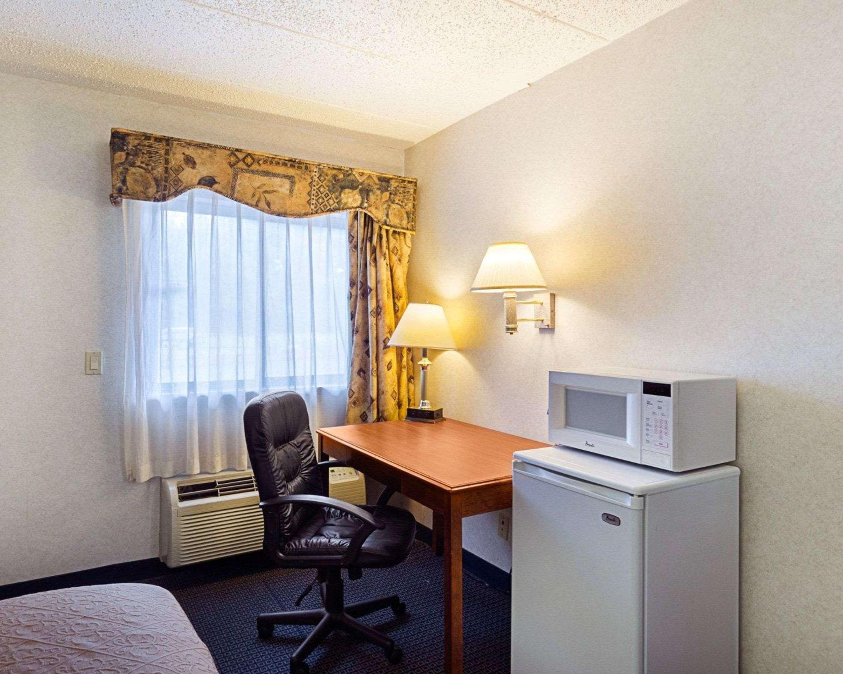 Quality Inn & Suites Worcester Exterior photo